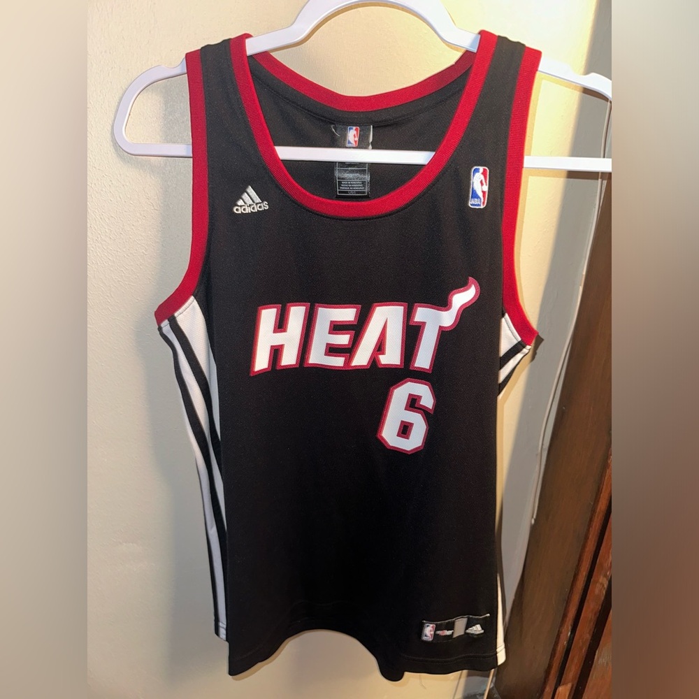 Lebron James jersey